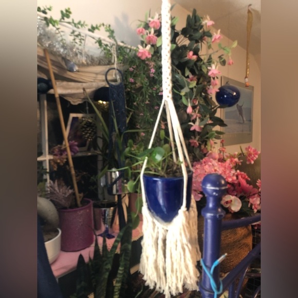 - Macrame Plant Hanger. Brand New. Multiples available. - Picture 1 of 3
